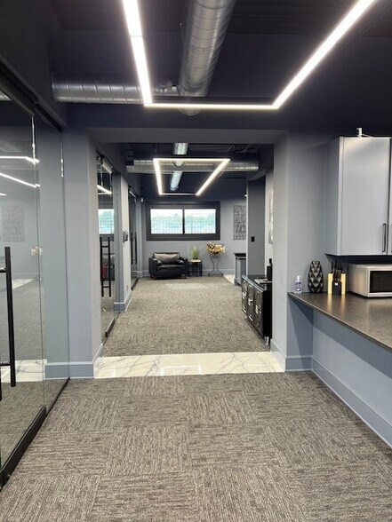 More Photos Of 3119 Interstate 30, Mesquite Showroom For Sale