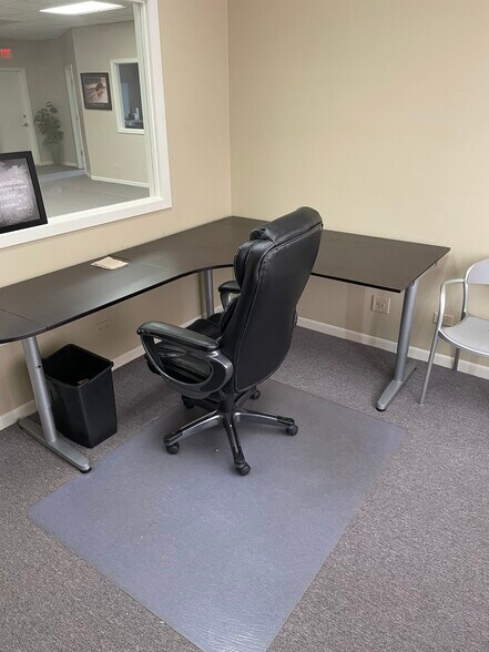 More Photos Of 28085 N Ashley Cir, Libertyville Medical For Sale