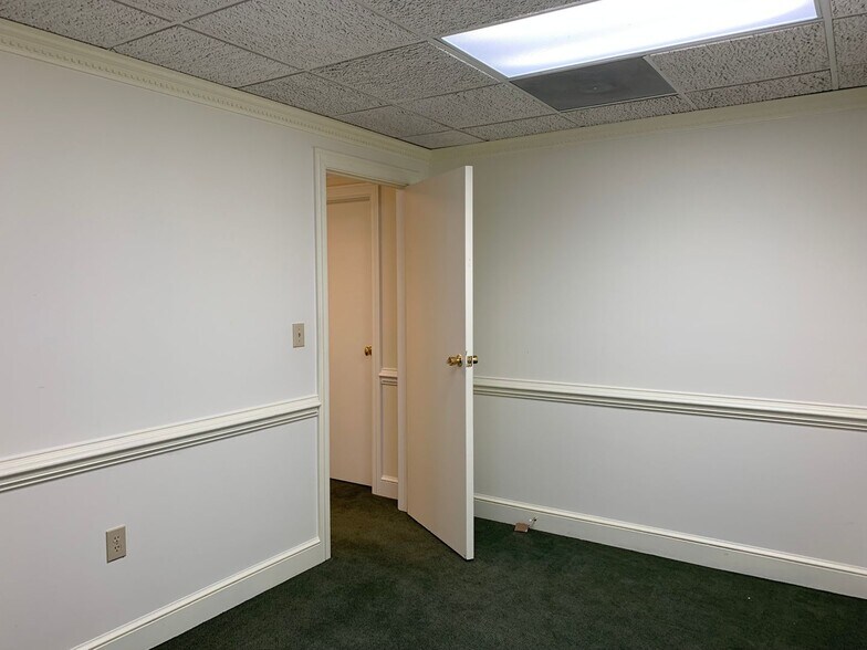 More Photos Of 1306 W Wendover Ave, Greensboro Office For Lease