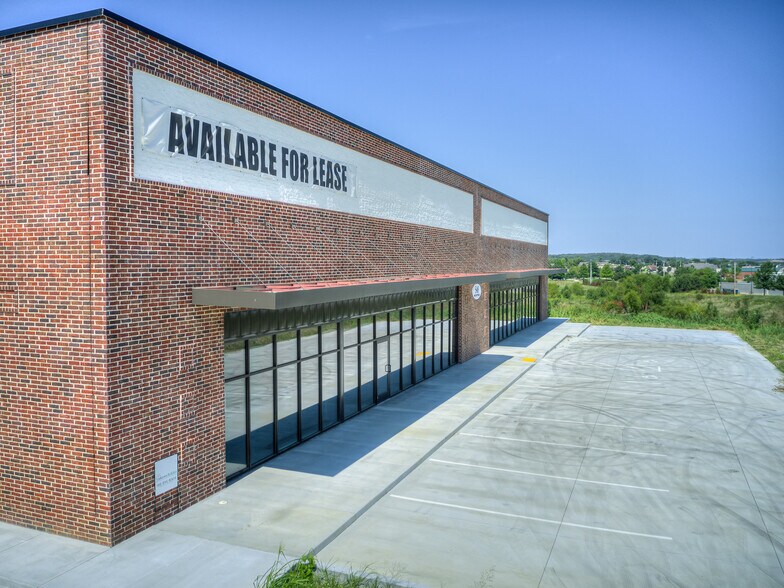 More Photos Of 548 W 125th Pl S, Glenpool Storefront Retail Office For Lease