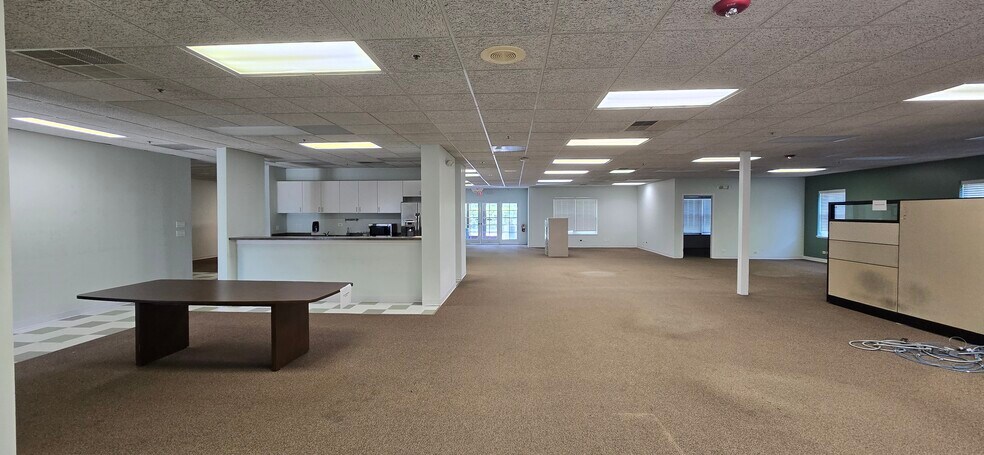 More Photos Of 3939 N Wilke Rd, Arlington Heights Office For Lease