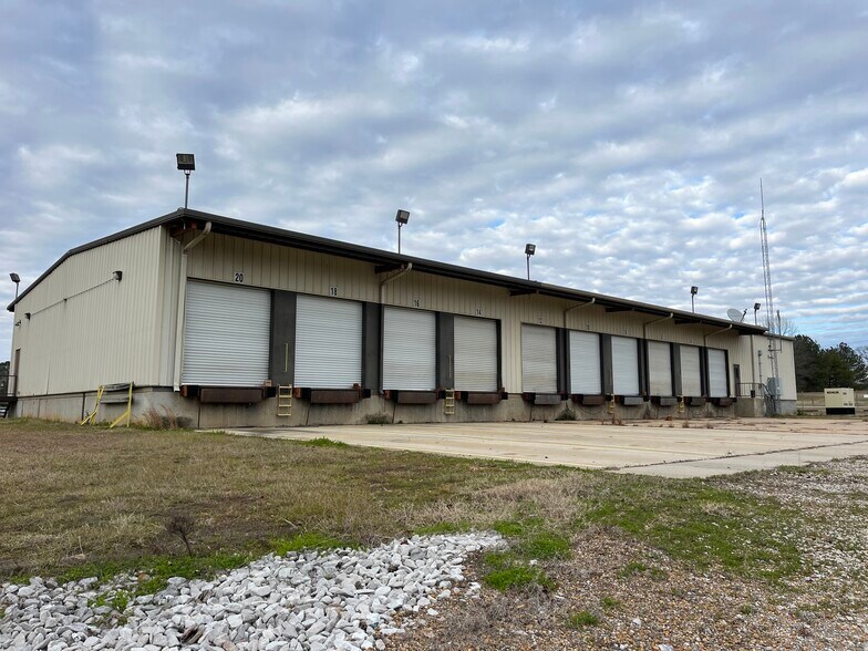 More Photos Of 104 Country Mdws, Grenada Truck Terminal For Sale