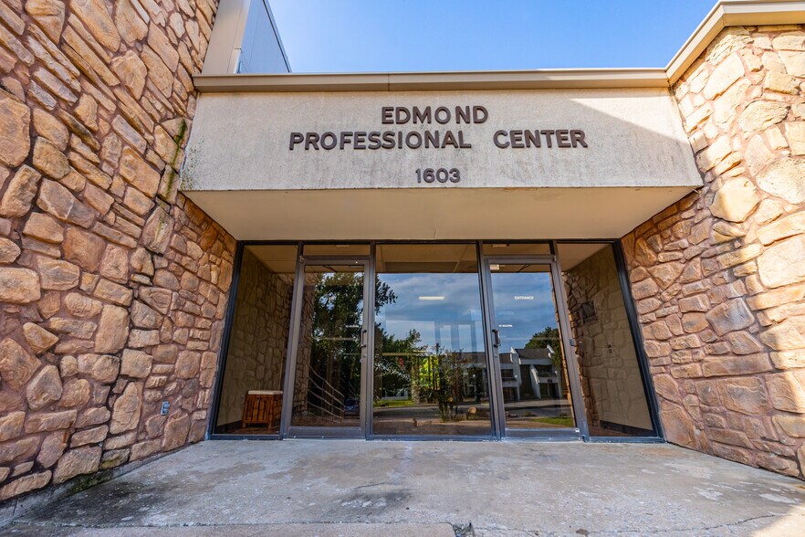 More Photos Of 1603 E 19th St, Edmond Coworking Space