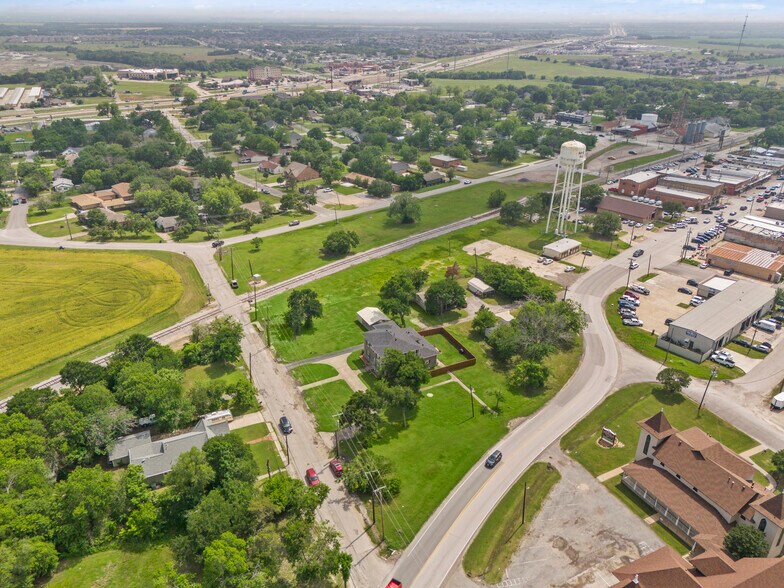 More Photos Of 107 S Josephine St, Royse City General Retail For Sale