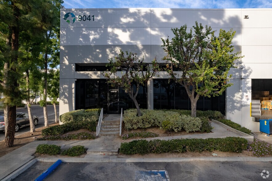 More Photos Of 9041 Dice Rd, Santa Fe Springs Warehouse For Lease