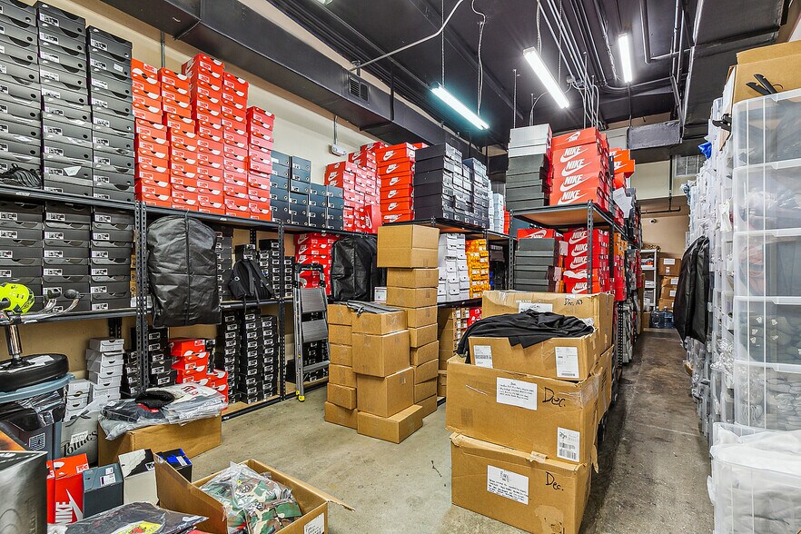 216 Chartres St, New Orleans, LA 70130 Storefront Retail Residential