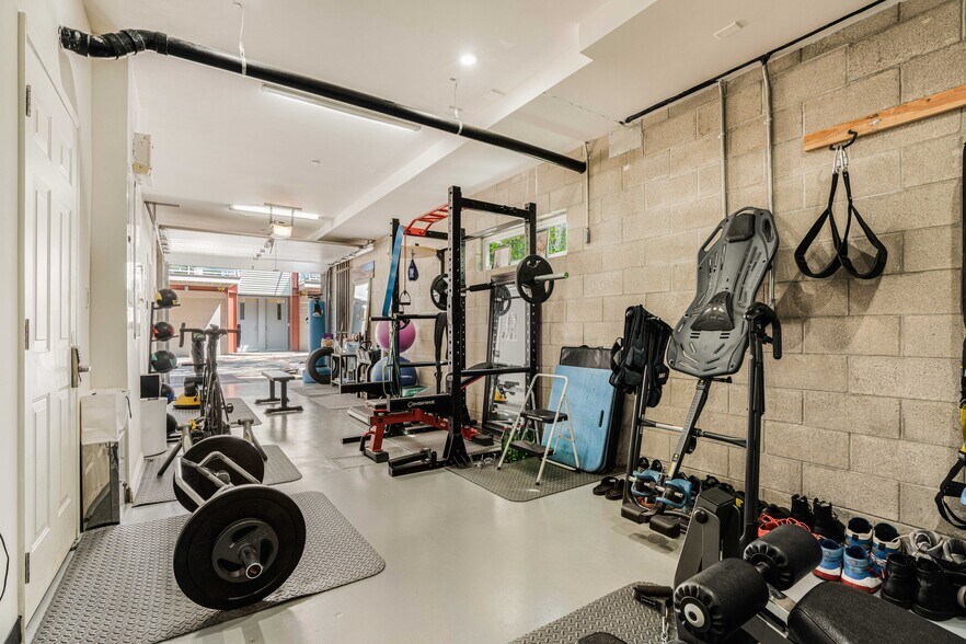 More Photos Of 3450 Cahuenga Blvd W, Los Angeles Office Residential For Sale