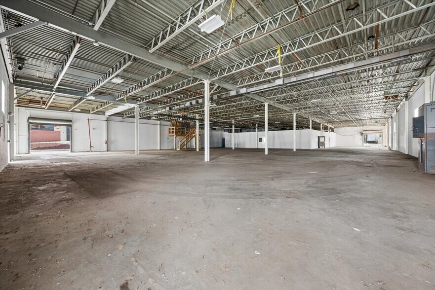 More Photos Of 60 E 4th St, Somerville Manufacturing For Lease