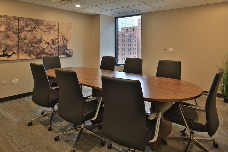 More Photos Of 747 N LaSalle St, Chicago Loft Creative Space For Lease