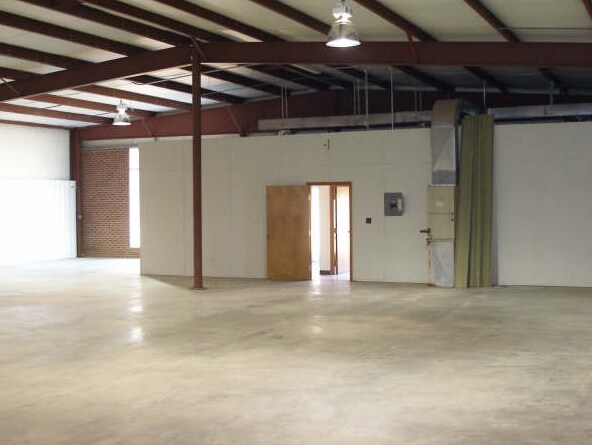 More Photos Of 3100 S Hwy 226, Marion Light Manufacturing For Lease