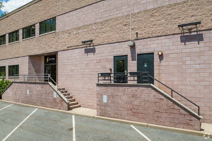 More Photos Of 237 West Pky, Pompton Plains Warehouse For Lease