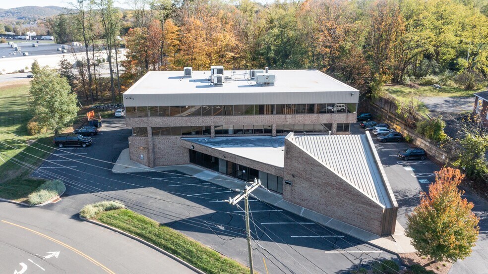 More Photos Of 108 Mill Plain Rd, Danbury Office For Lease