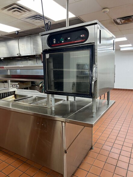 More Photos Of 10811 NE 23rd St, Spencer Restaurant For Lease