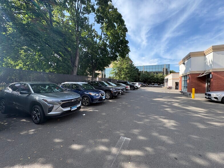 More Photos Of 920 Summer St, Stamford Freestanding For Lease
