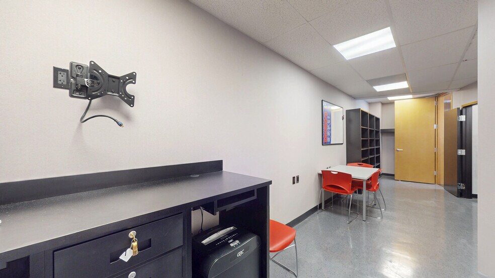 More Photos Of 201 E 9th St, Ocean City Bank For Sale