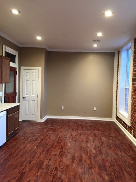 More Photos Of 200 W Main St, Marietta Storefront Retail Residential For Sale