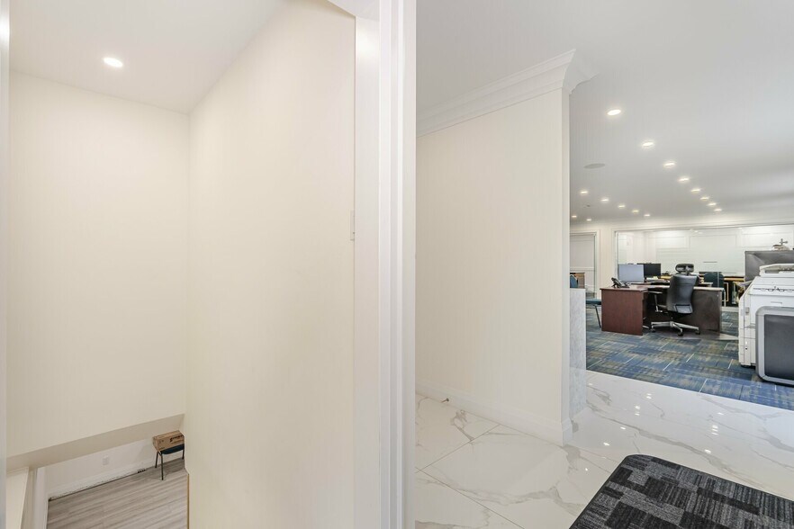 More Photos Of 140 Derry Rd E, Mississauga Office For Sale