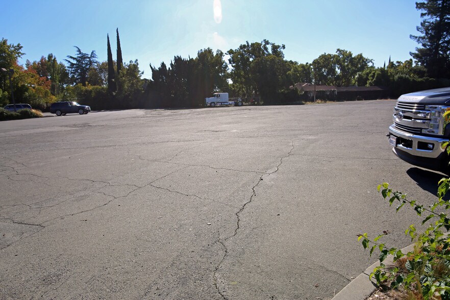More Photos Of 590 Colusa Ave, Yuba City Land For Lease