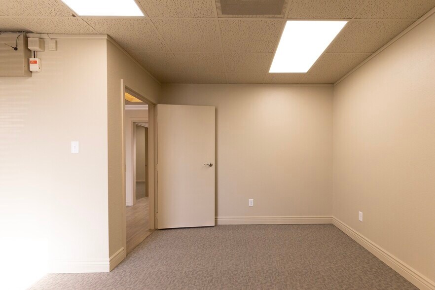More Photos Of 800 Rock Creek Rd, Norman Office For Lease
