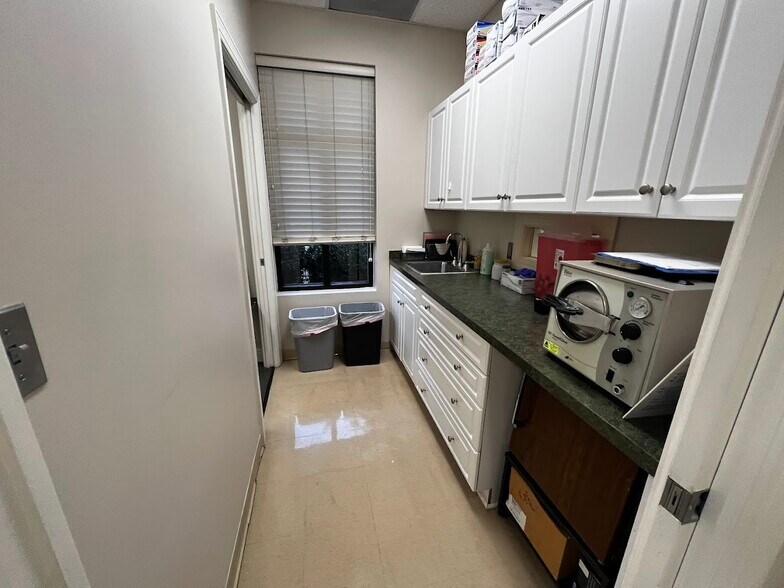 More Photos Of 1258 Mann Dr, Matthews Medical For Sale