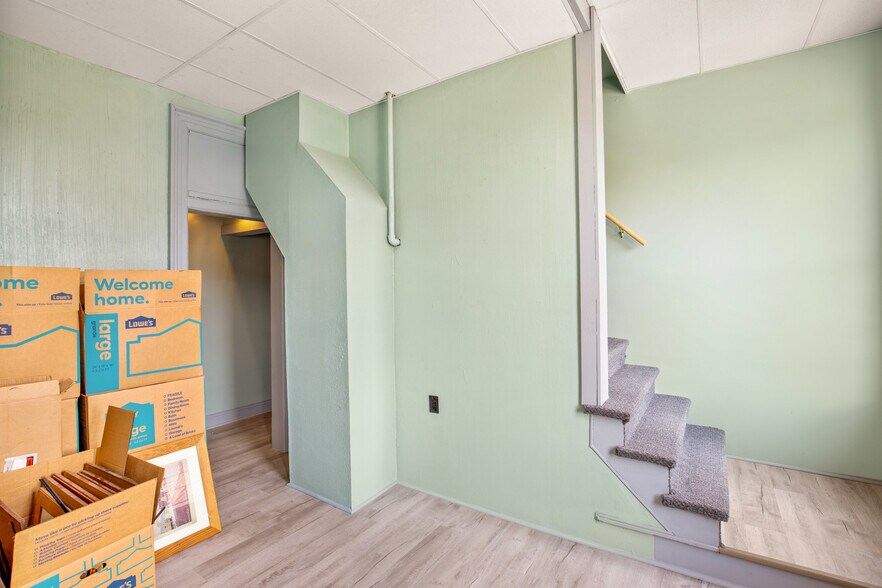 More Photos Of 105 E Main St, Somerset Storefront Retail Residential For Sale