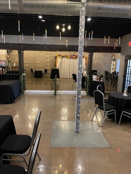 More Photos Of 109-111 S Main St, Irving Restaurant For Sale