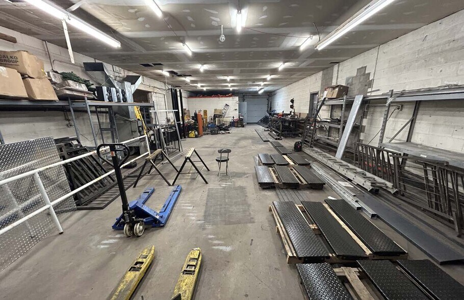 More Photos Of 978 Bishop St N, Cambridge Warehouse For Lease