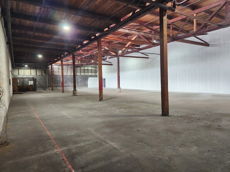 More Photos Of 500 Nordhoff Pl, Englewood Warehouse For Lease