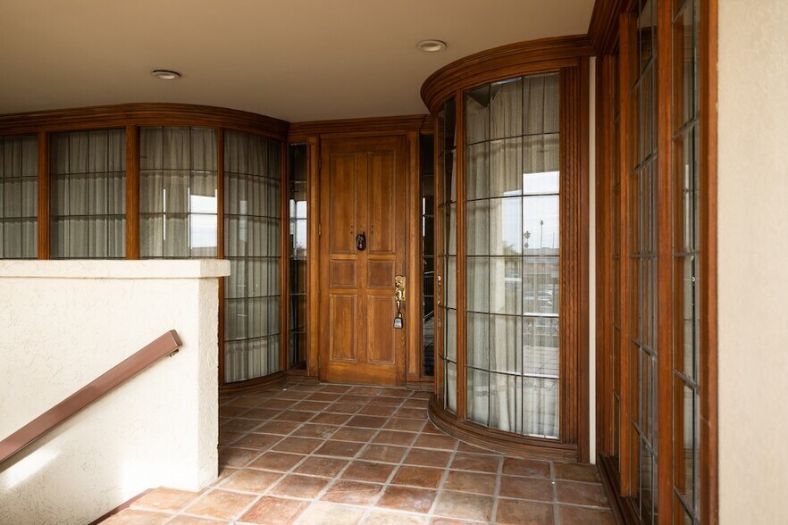 More Photos Of 10225 W Thunderbird Blvd, Sun City Medical For Sale