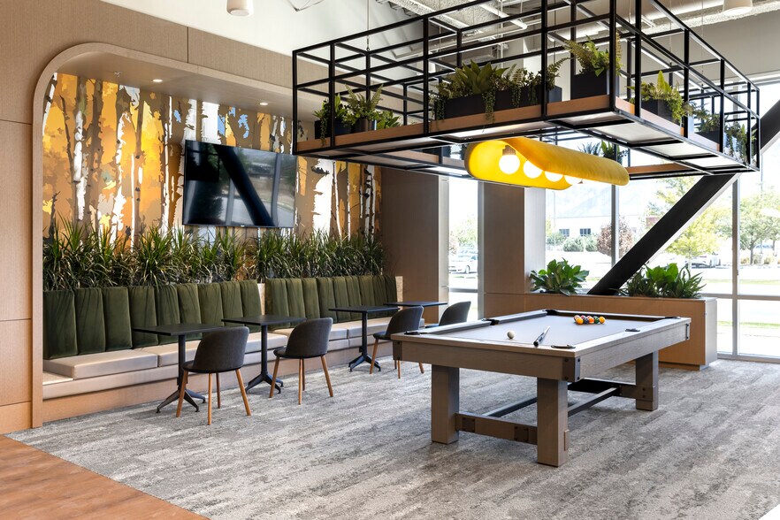 More Photos Of 380 Data Dr, Draper Unknown For Lease