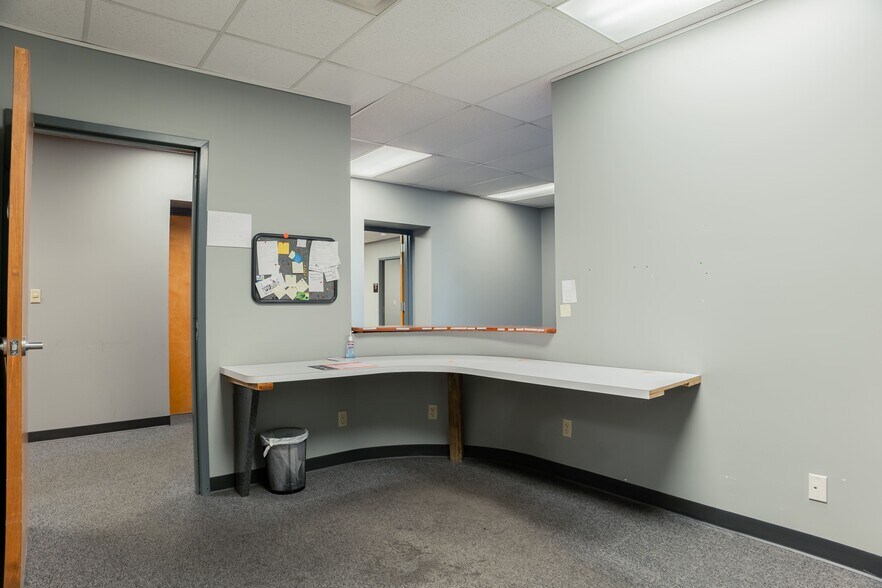 More Photos Of 4020 Columbus Ave, Anderson General Retail For Lease
