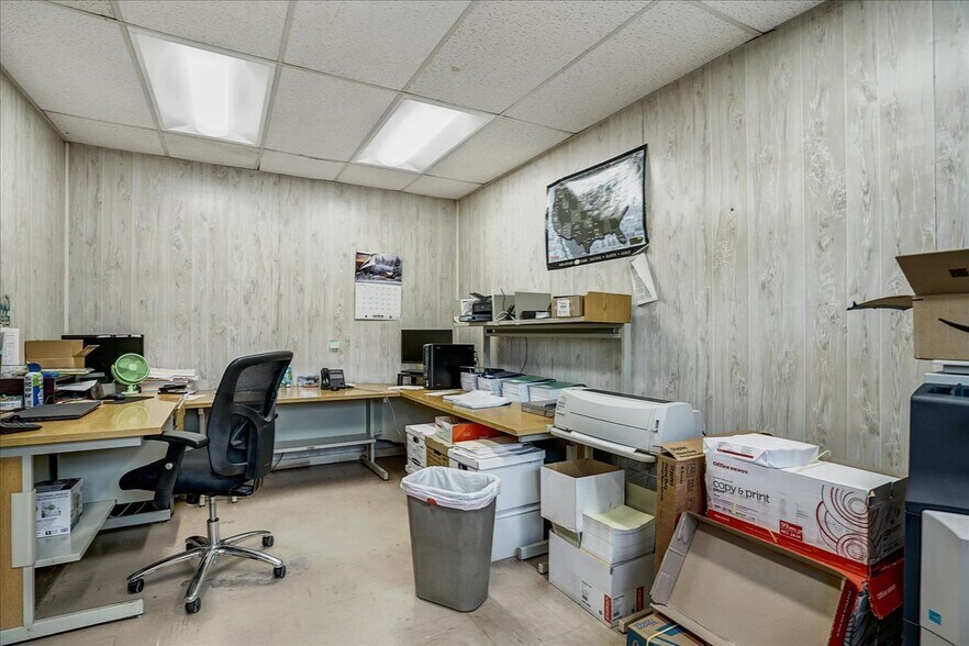 More Photos Of 85 Kaufman Rd, Monticello Distribution For Sale