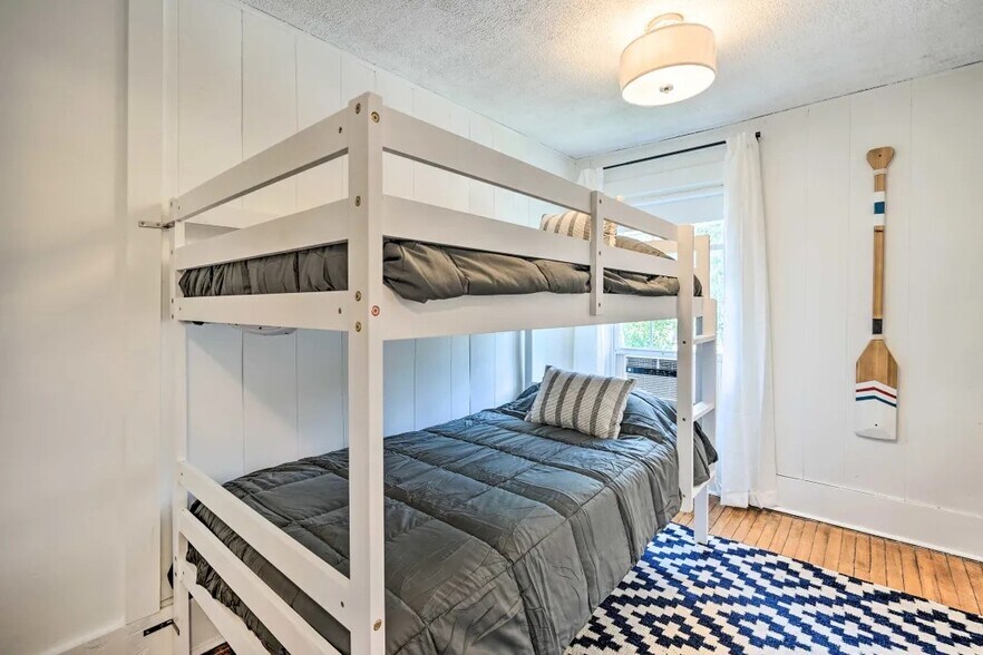 More Photos Of 77 Canada St, Lake George General Retail For Sale