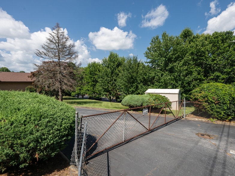 More Photos Of 60 Phifer St, Asheville Medical For Sale