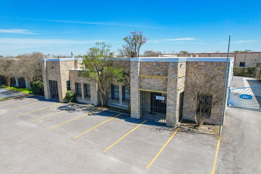 More Photos Of 7316 NE Loop 410, San Antonio Showroom For Lease