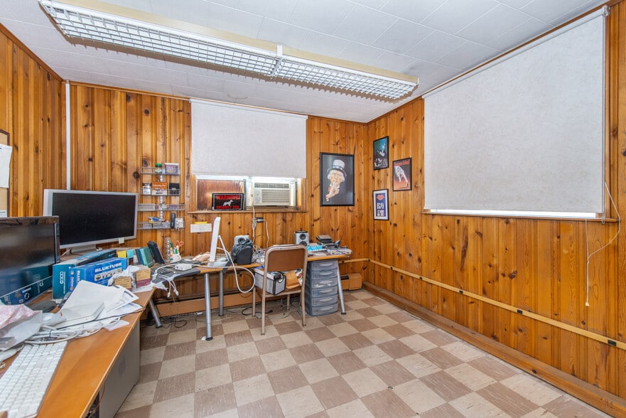 More Photos Of 158 Central Ave, Rochelle Park Warehouse For Lease