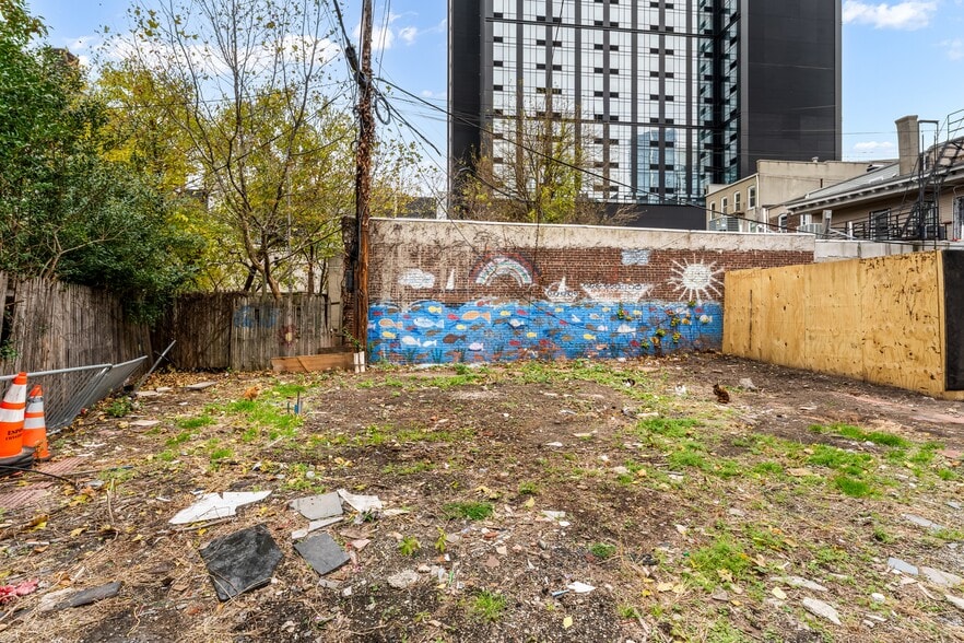 More Photos Of 646 Newark Ave, Jersey City Storefront Retail Residential For Lease