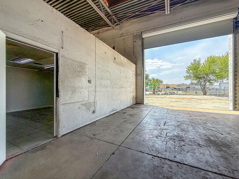 More Photos Of 5524 Independence Ct, Punta Gorda Warehouse For Sale