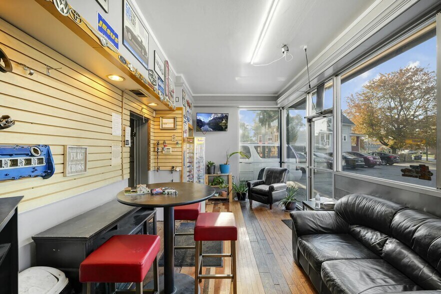 More Photos Of 2928 Tremainsville Rd, Toledo Auto Repair For Sale