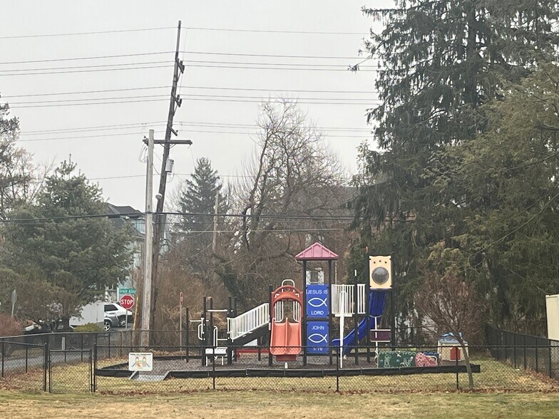 More Photos Of 11 N Fayette St, Mercersburg Flex For Lease