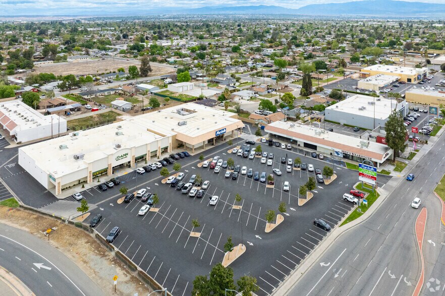 More Photos Of 3006 Ming Ave, Bakersfield General Retail For Lease