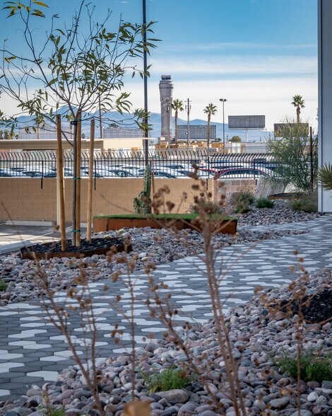 More Photos Of 5030 Paradise Rd, Las Vegas Unknown For Lease