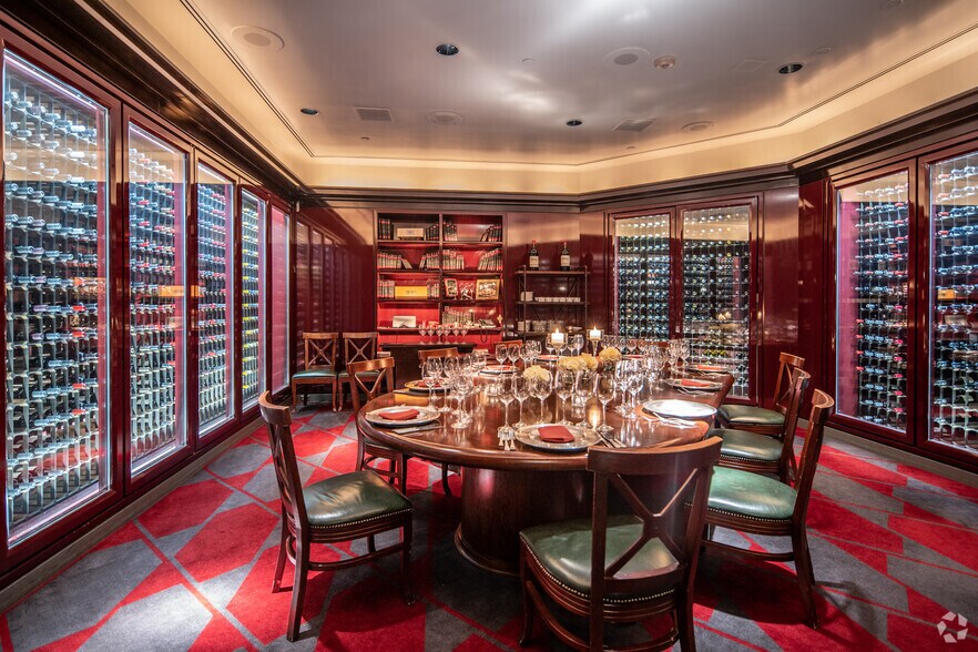 More Photos Of 301 Commerce St, Fort Worth Office For Lease