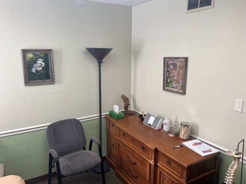 More Photos Of 1012 W Fairchild St, Danville Office For Sale