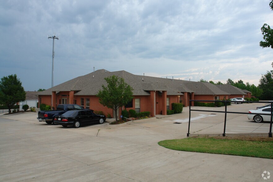 More Photos Of 3233 E Memorial Rd, Edmond Office For Lease