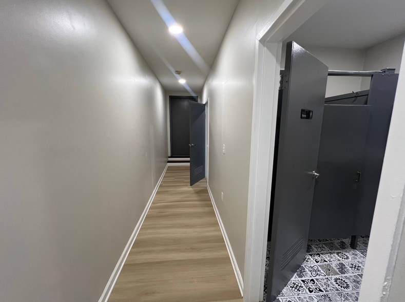 More Photos Of 4 Greenway St NW, Glen Burnie Storefront Retail Office For Sale