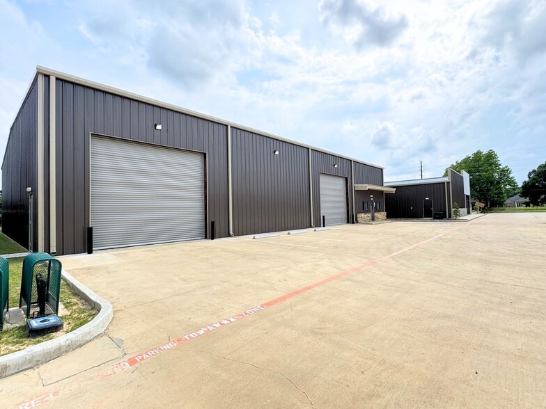 Primary Photo Of 22810 Hufsmith Kohrville Rd, Tomball Manufacturing For Lease