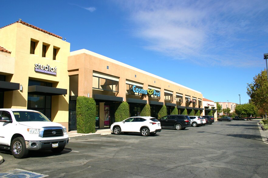 More Photos Of 23460 Cinema Dr, Valencia Unknown For Lease