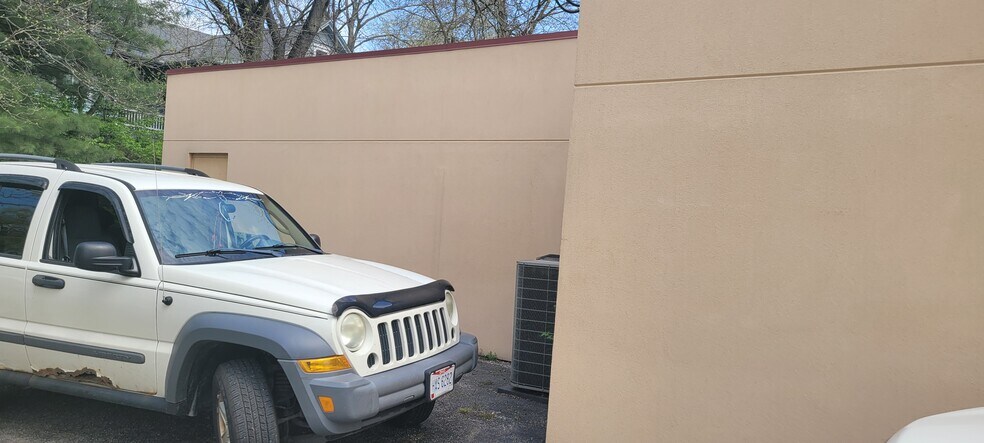 More Photos Of 122 W William St, Delaware Freestanding For Sale