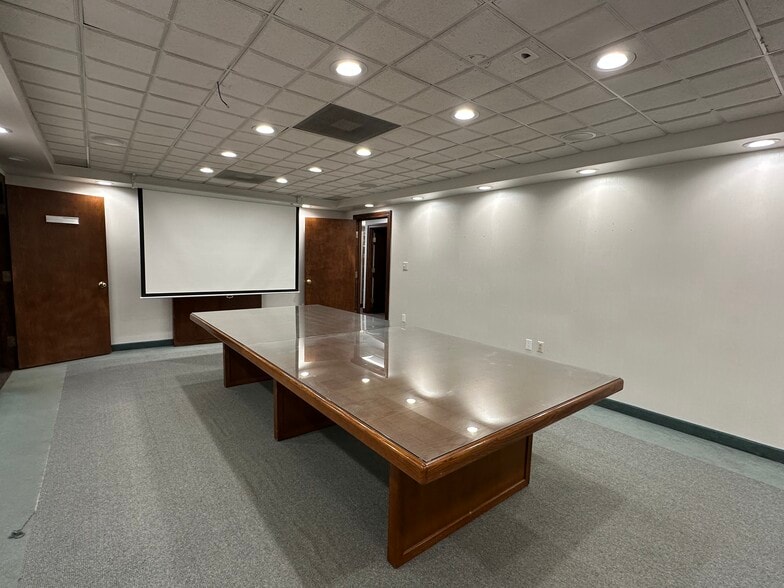 More Photos Of 33900 Schoolcraft Rd, Livonia Serviced Offices For Lease